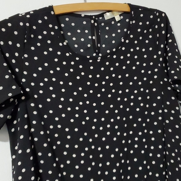 Mimi & Daphne women's Polk a dot size small top - Picture 2 of 7